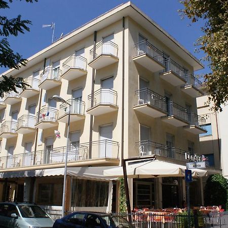 Hotel Londra Rimini Buitenkant foto