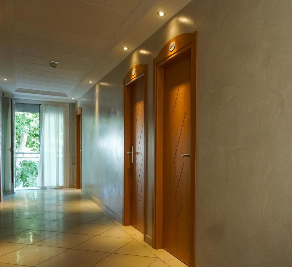 Hotel Londra Rimini Buitenkant foto