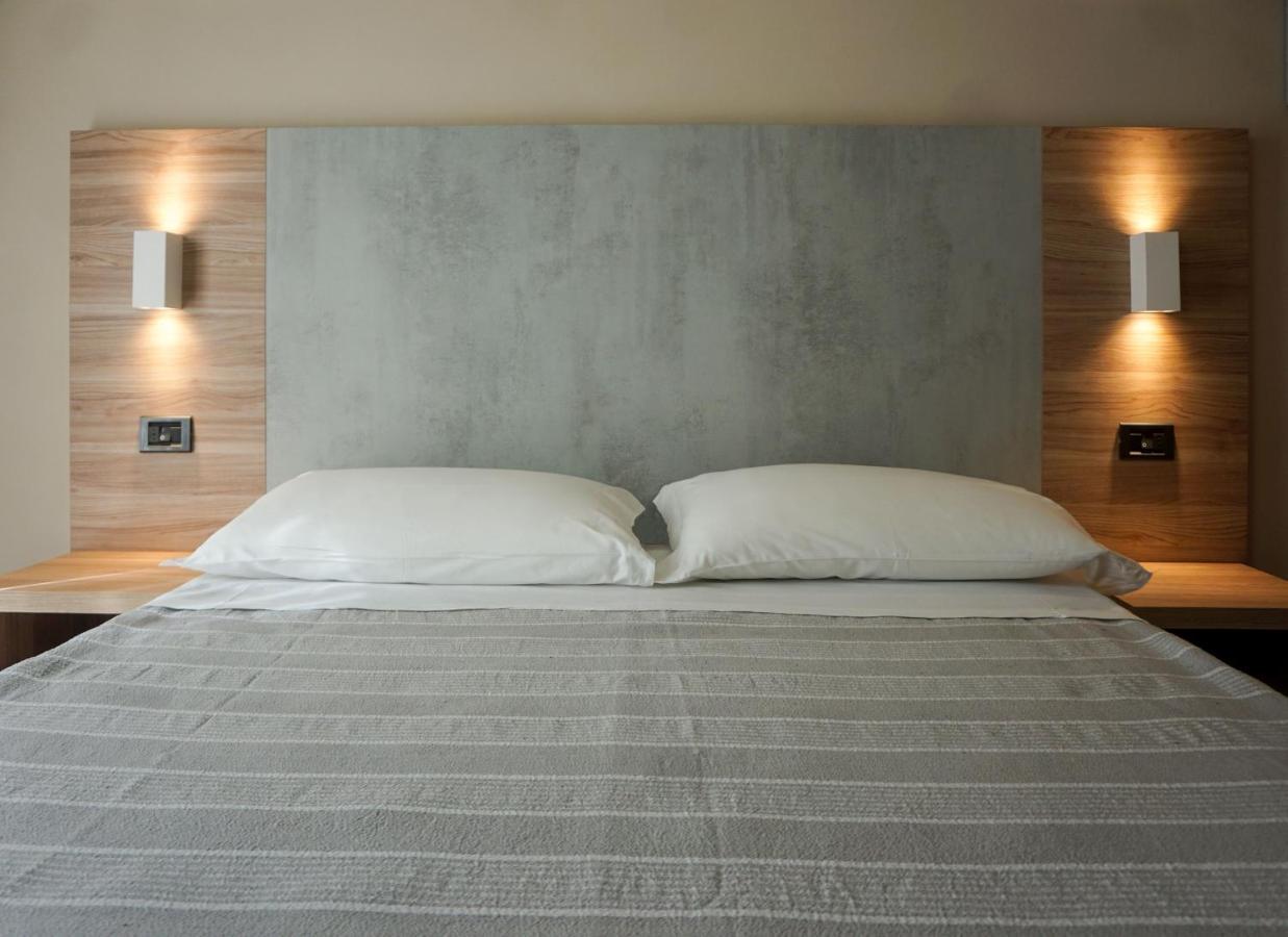 Hotel Londra Rimini Buitenkant foto