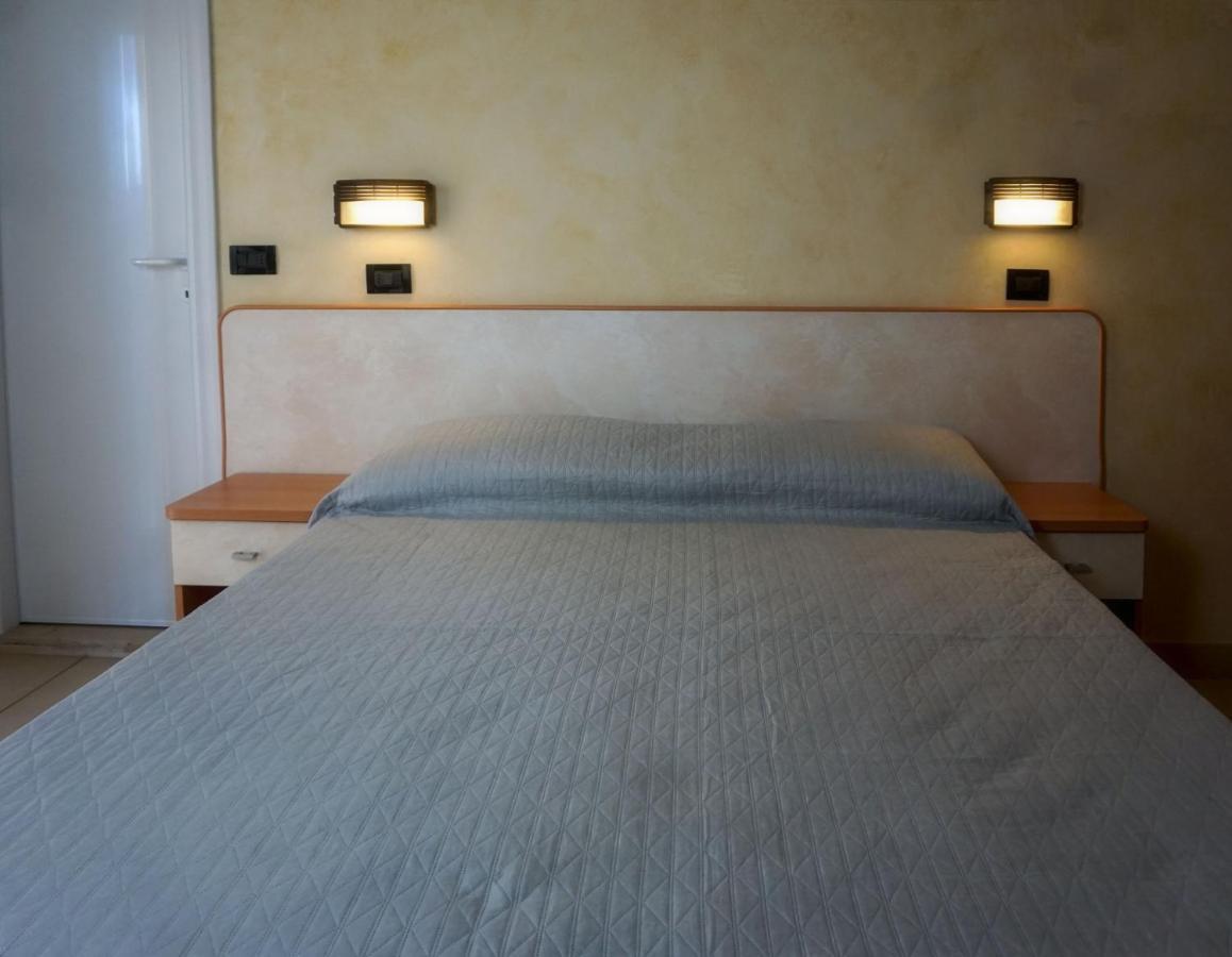 Hotel Londra Rimini Buitenkant foto